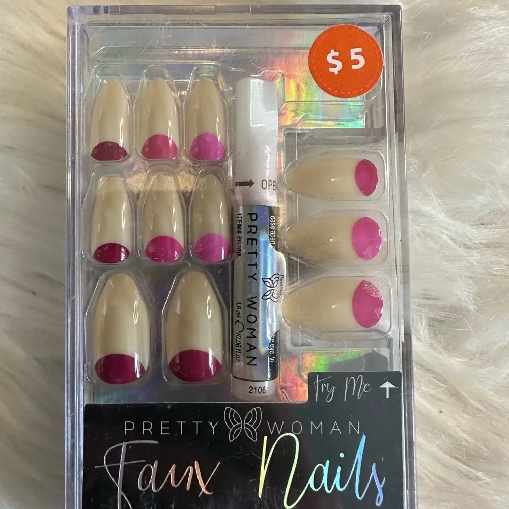 🩷5/$10 Faux Nails - Pink and Cream
